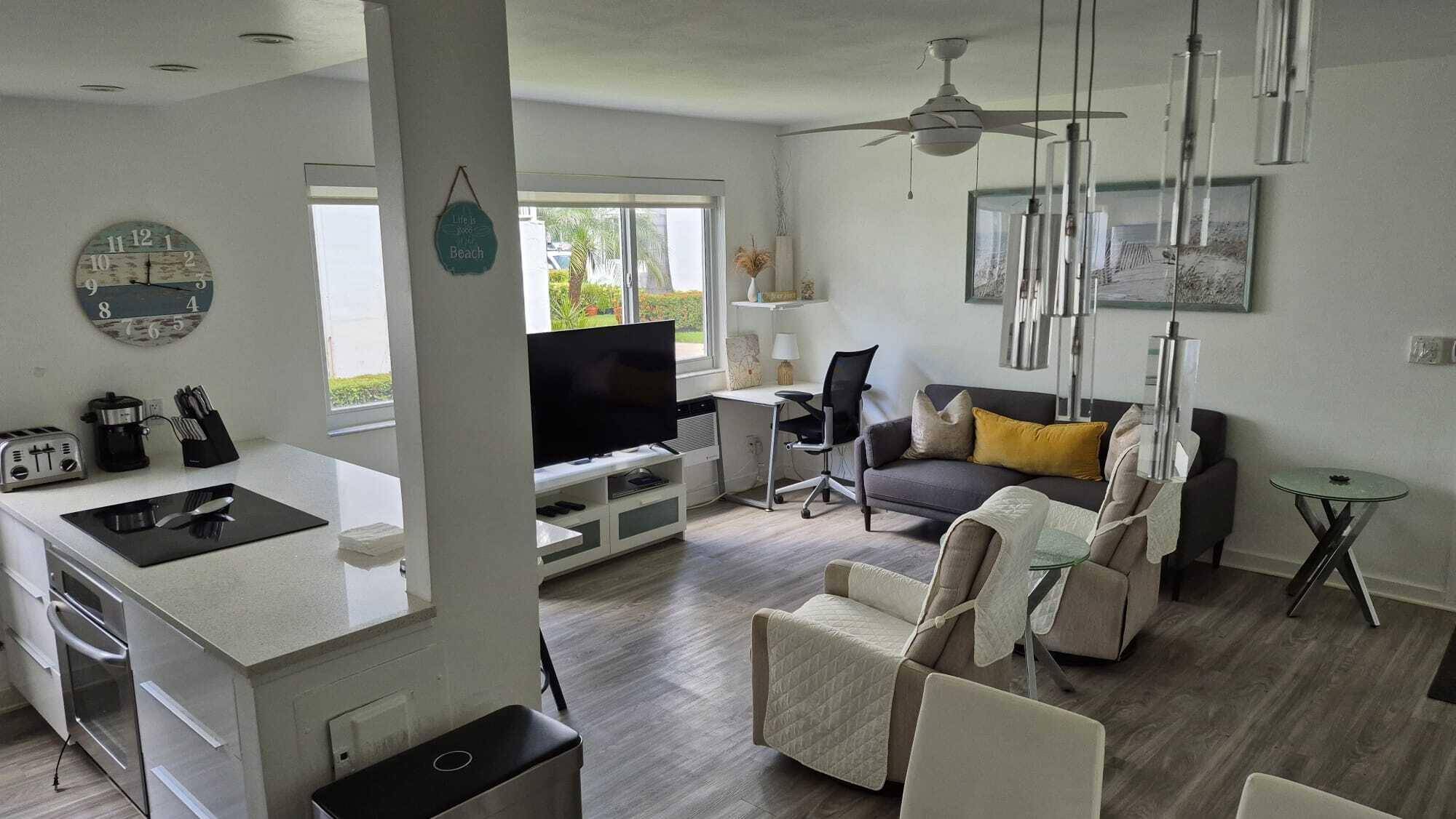 Fort Lauderdale, FL 33304,624 Antioch AVE 18