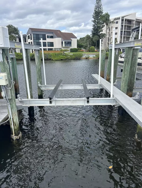 North Palm Beach, FL 33408,11370 Twelve Oaks WAY 117