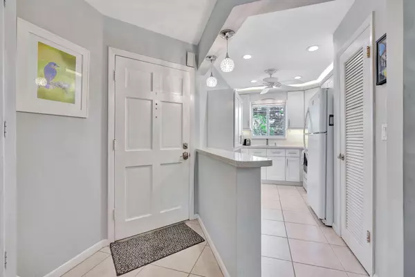 Tequesta, FL 33469,4 Garden ST 107n