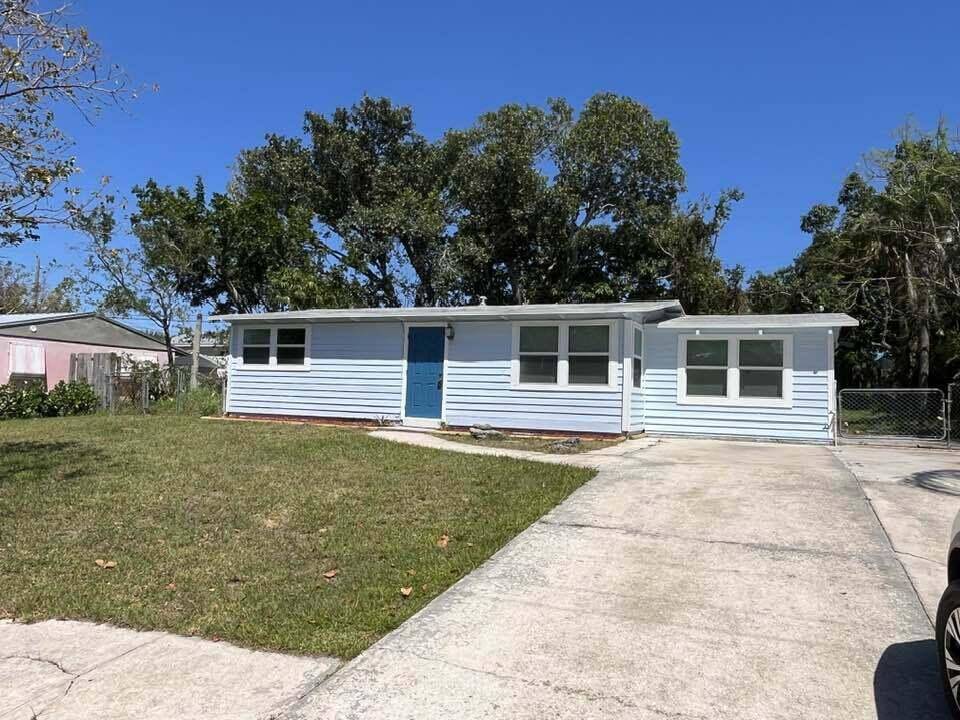 1405 NE Waveland AVE, Jensen Beach, FL 34957