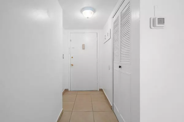 Boca Raton, FL 33431,250 NE 20th ST 2250