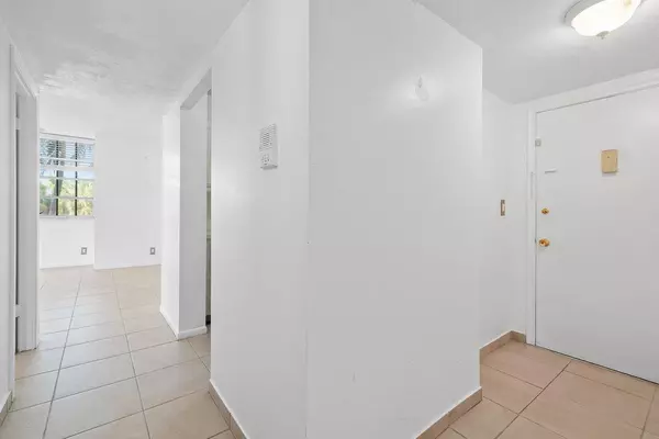 Boca Raton, FL 33431,250 NE 20th ST 2250