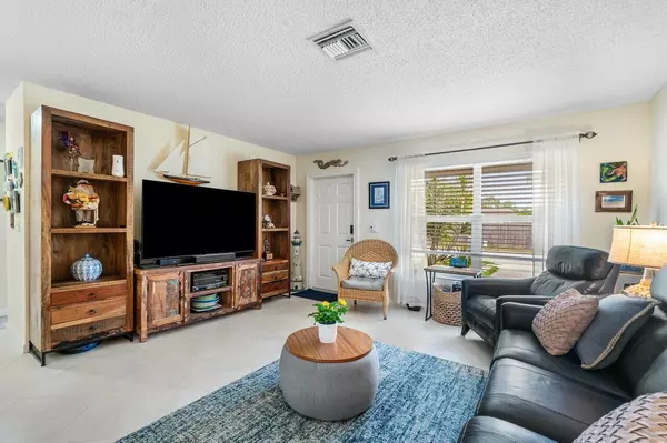 Jupiter, FL 33458,121 Deerfield DR