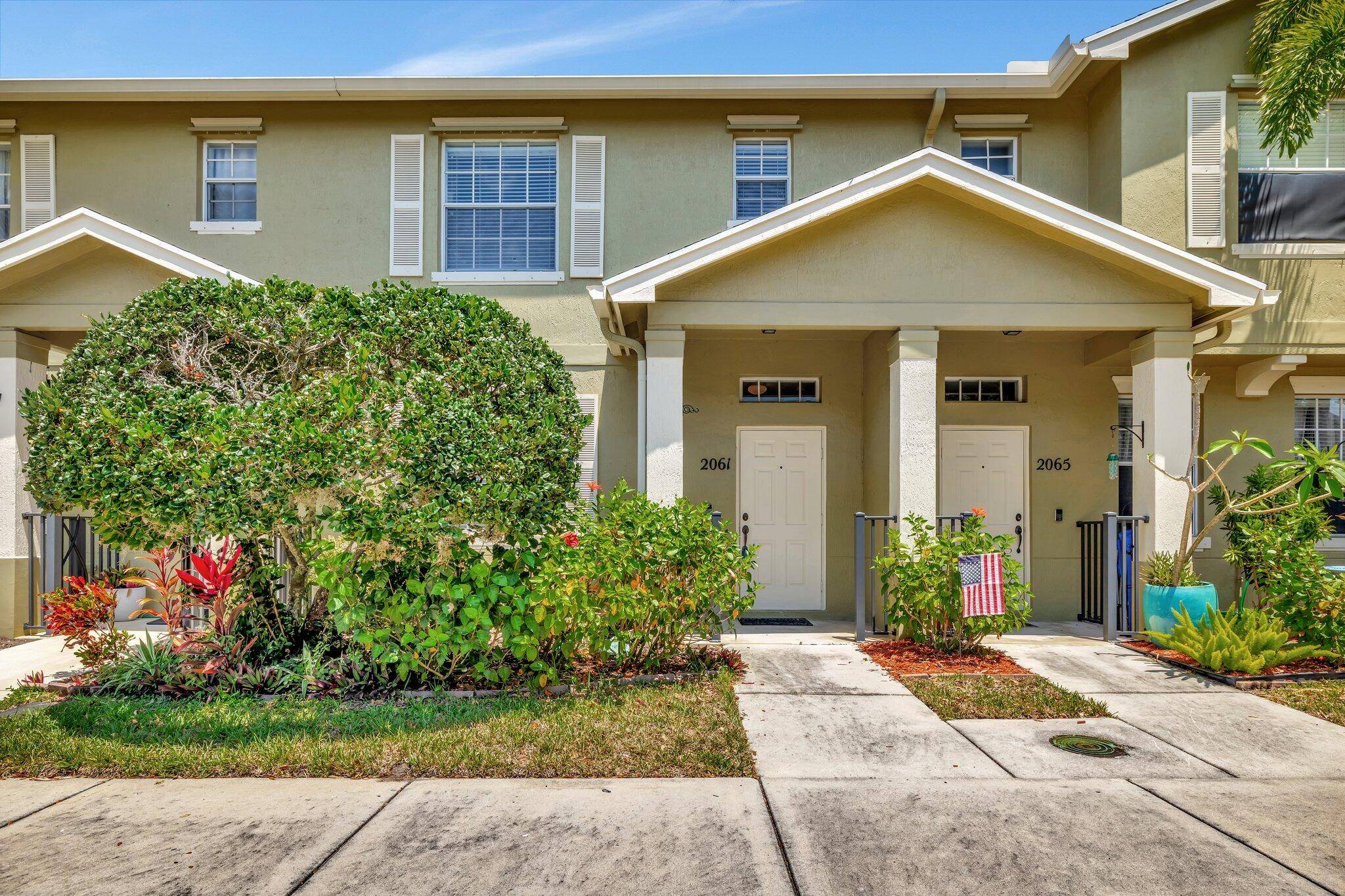2061 SE Glen Ridge DR, Port Saint Lucie, FL 34952