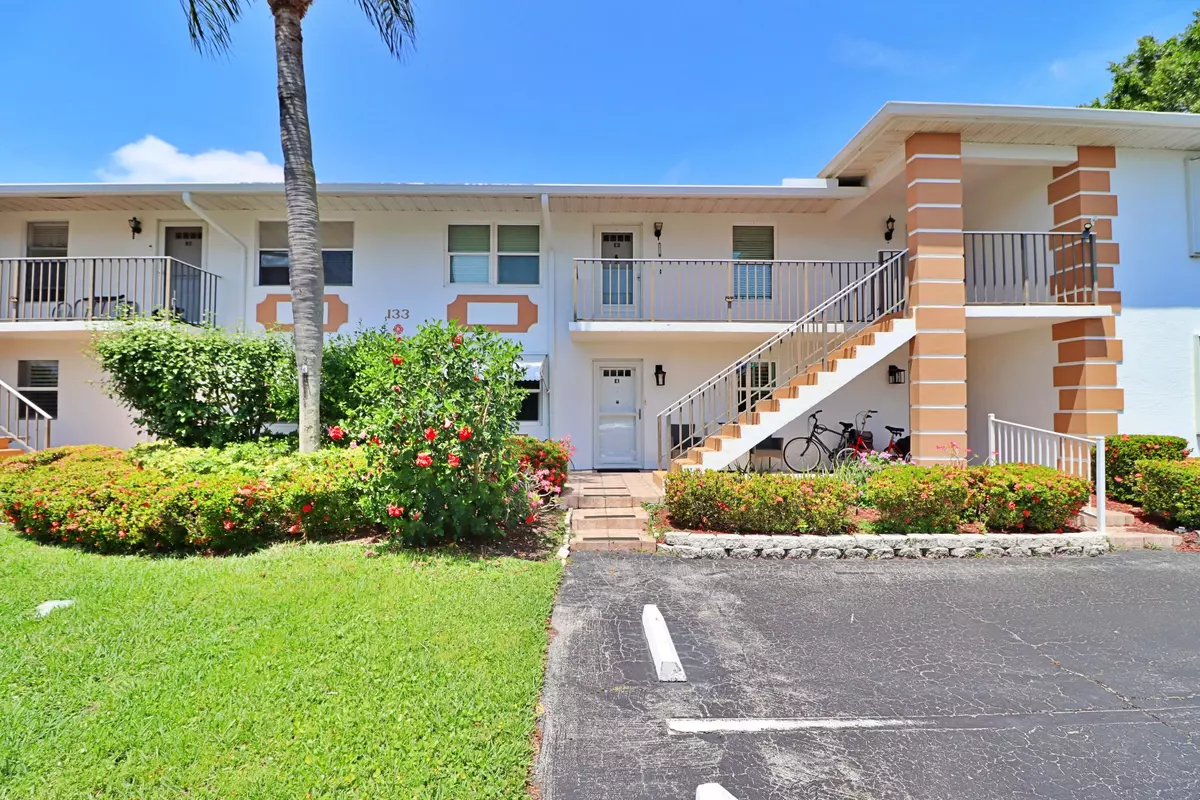 Fort Pierce, FL 34982,133 Lakes End DR E1