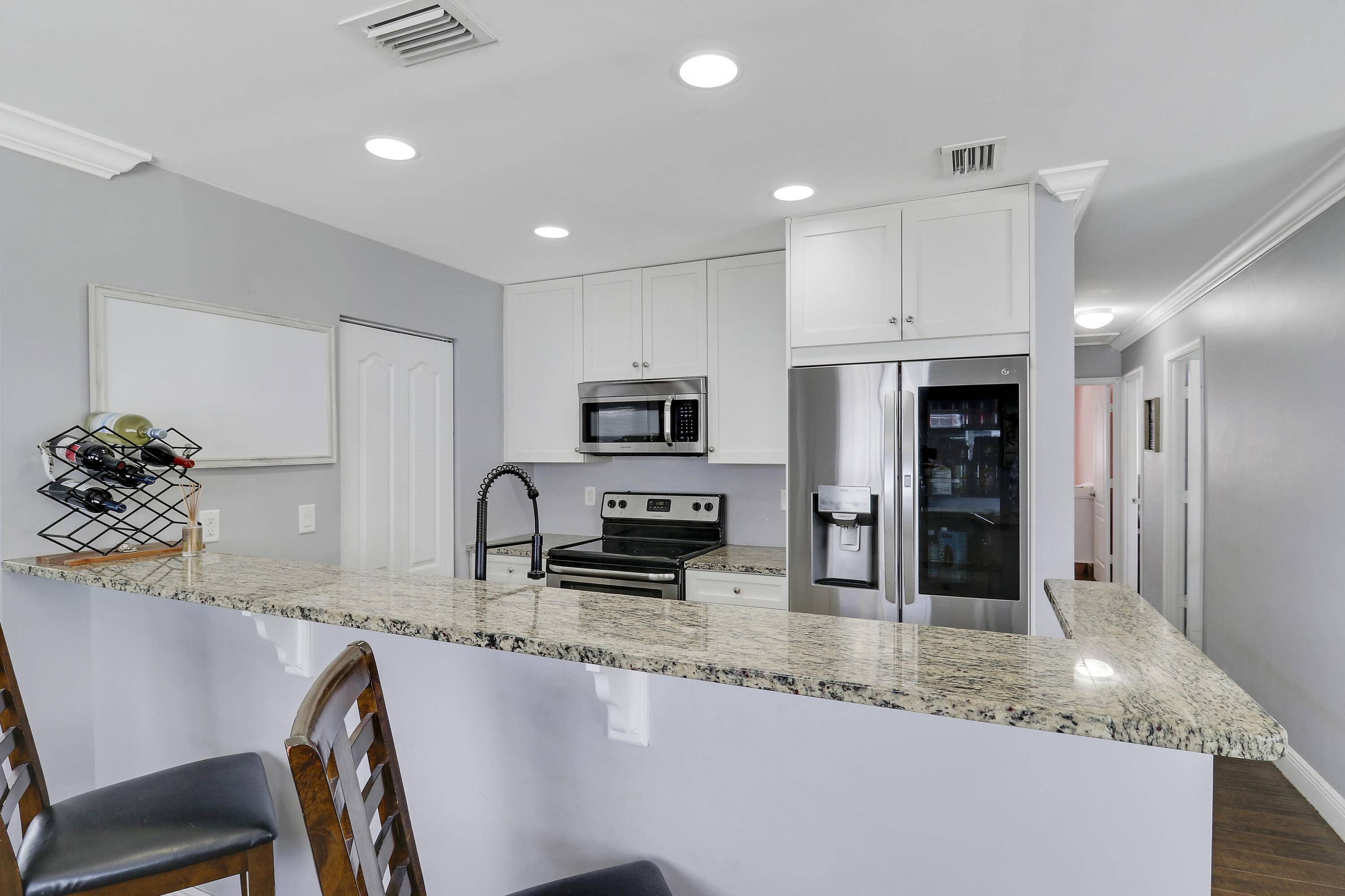 Palm Beach Gardens, FL 33410,532 Riverside DR