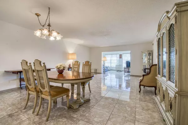 Lauderdale Lakes, FL 33319,4281 NW 41st ST 320