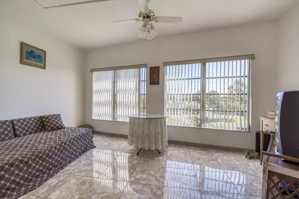 Lauderdale Lakes, FL 33319,4281 NW 41st ST 320