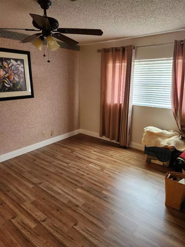 Fort Pierce, FL 34982,625 Pines Knoll DR B