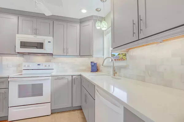 Jupiter, FL 33469,18081 SE Country Club DR 2