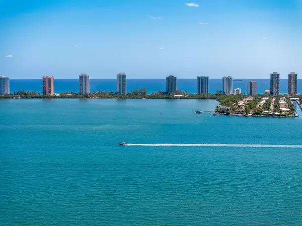 Lake Park, FL 33403,401 Lake Shore DR 504