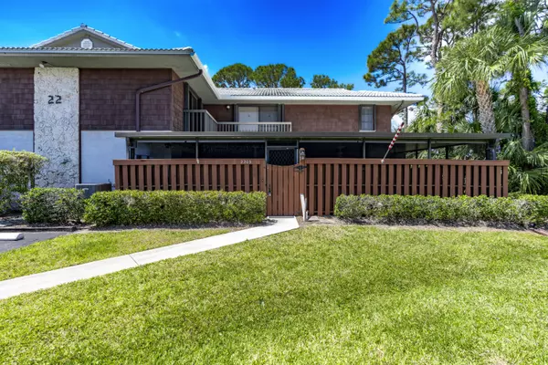 2203 SE Round Table DR C, Port Saint Lucie, FL 34952