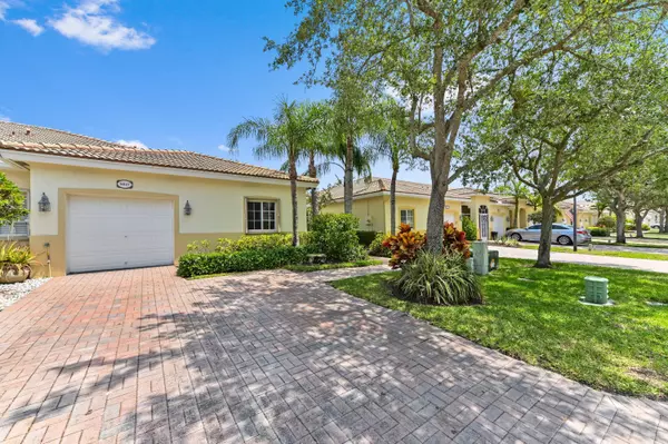West Palm Beach, FL 33411,9827 Galleon DR
