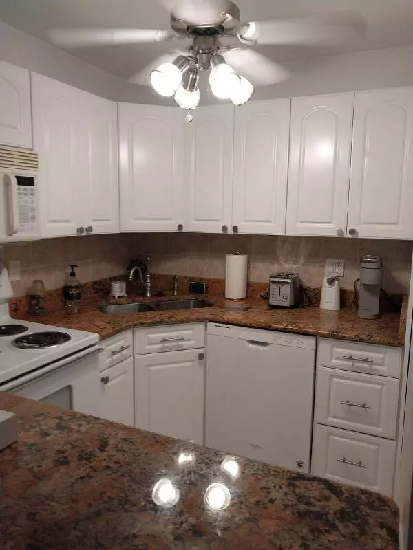 Boynton Beach, FL 33435,640 Snug Harbor DR F3