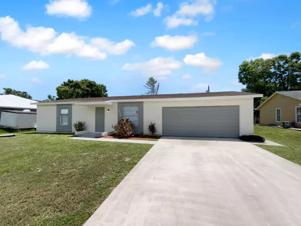 1541 SW Curry ST, Port Saint Lucie, FL 34983