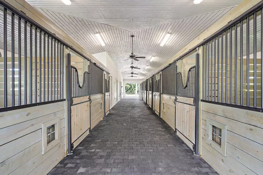 14565 Belmont TRCE (8-Stall Barn), Wellington, FL 33414