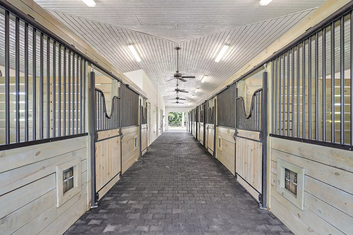 Wellington, FL 33414,14565 Belmont TRCE (8-Stall Barn)