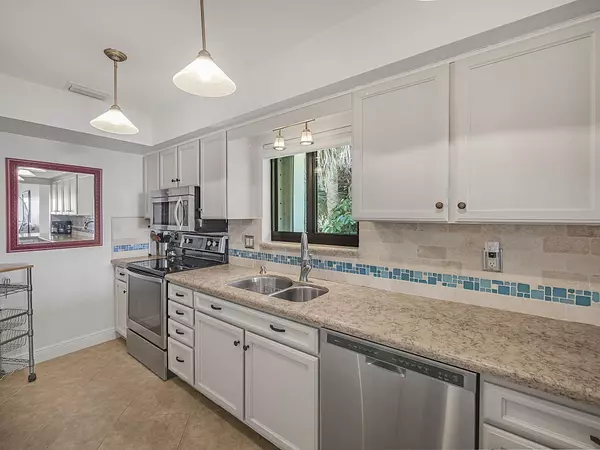 Stuart, FL 34996,175 SE Saint Lucie BLVD F116