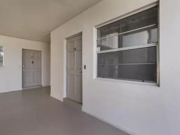 Davie, FL 33324,2430 SW 81st AVE 108