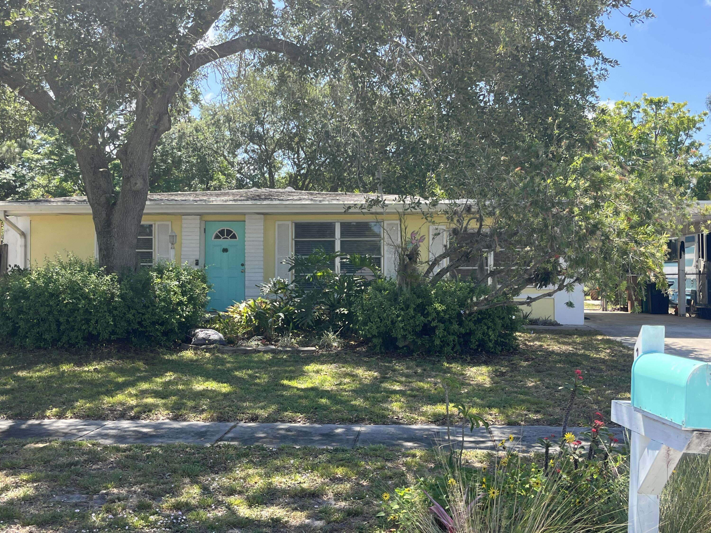 180 NE Lobster RD, Port Saint Lucie, FL 34986