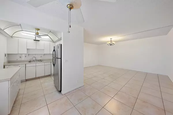 Delray Beach, FL 33484,869 S Flanders