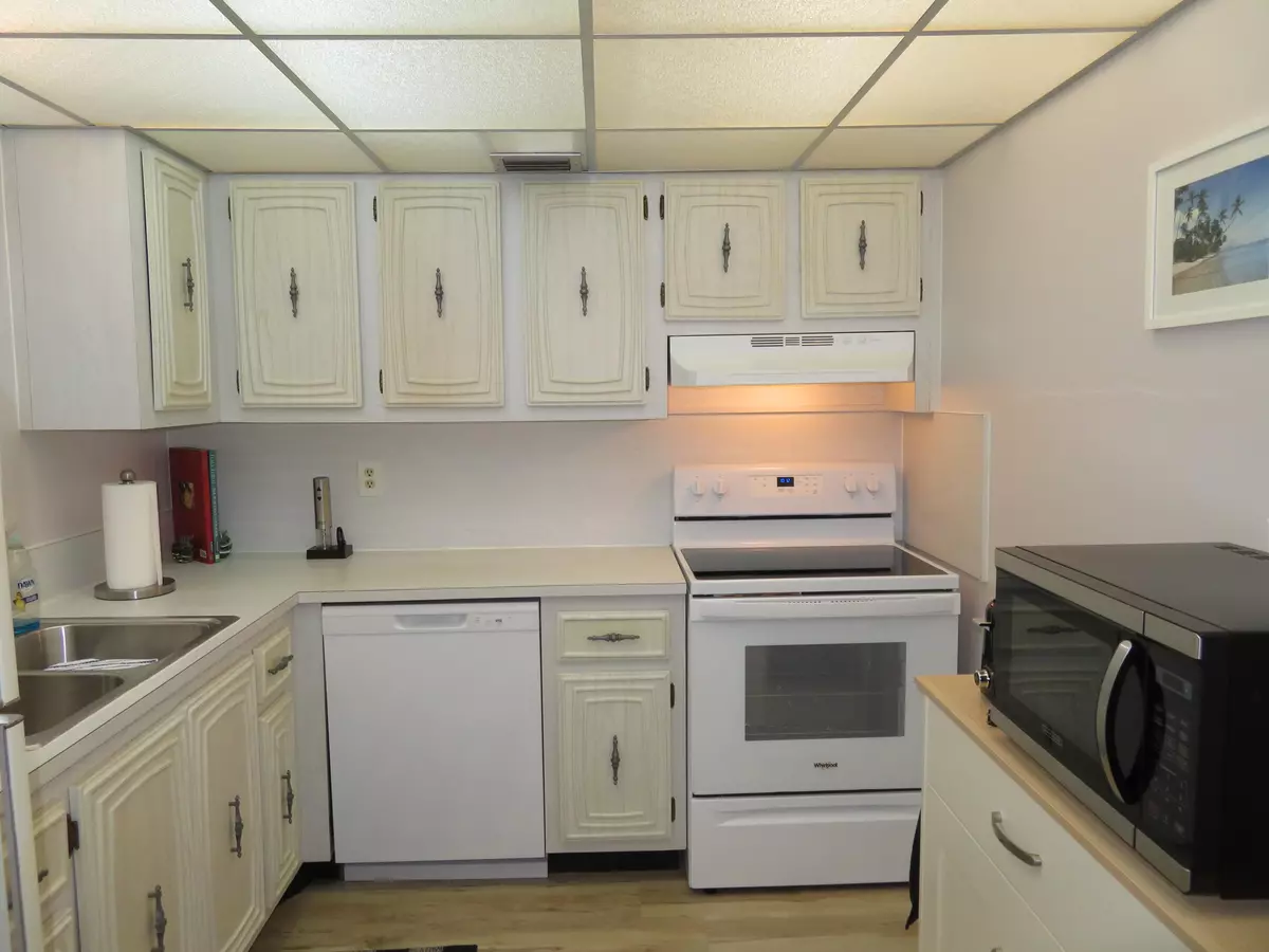 Palm Springs, FL 33461,701 Lori DR 103