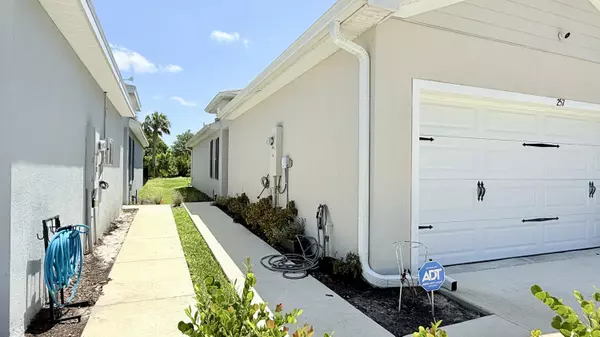 Fort Pierce, FL 34981,257 Raspberry RD
