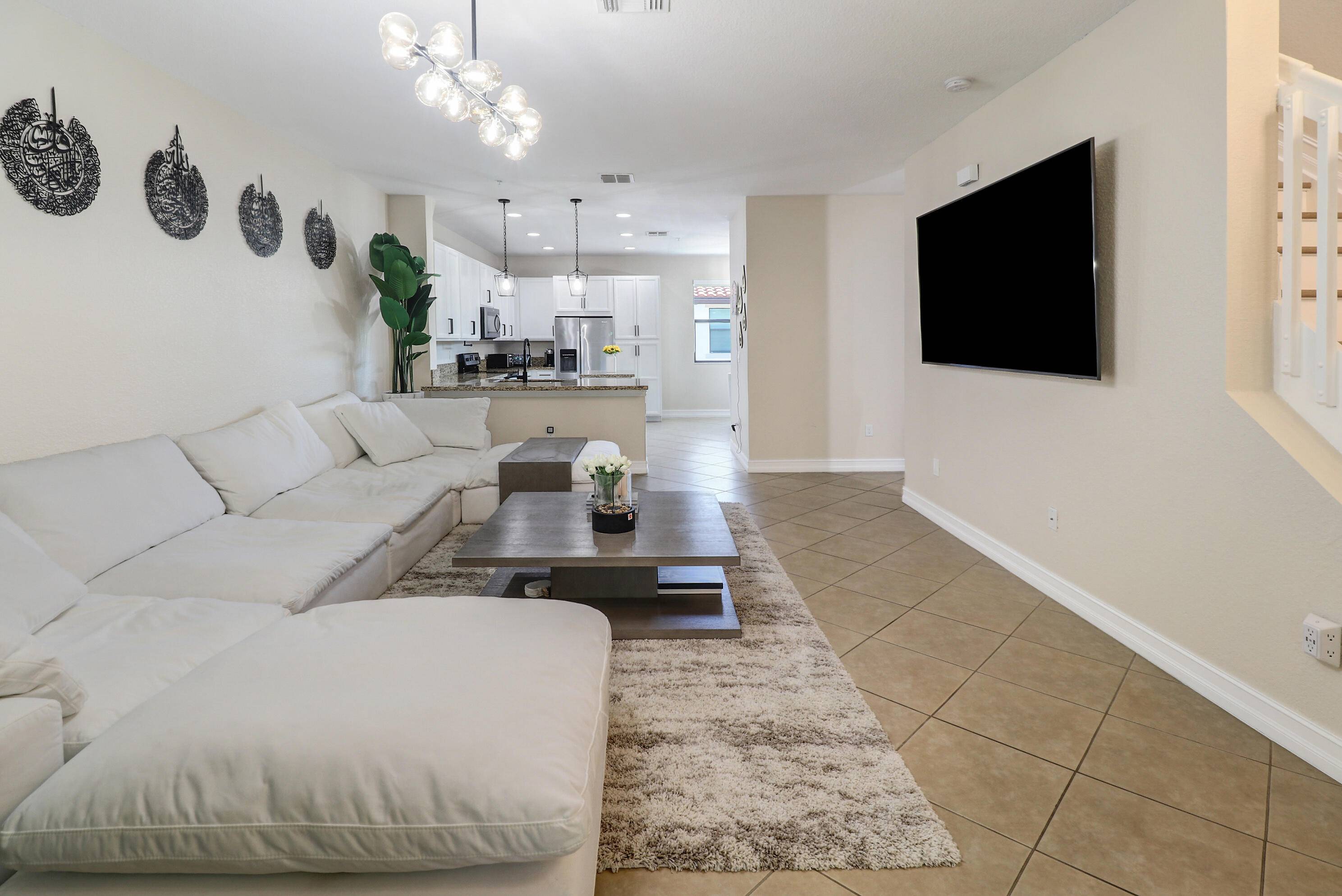 Pembroke Pines, FL 33025,11356 SW 15th ST