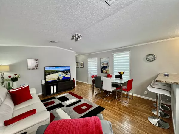 Deerfield Beach, FL 33442,309 Hibiscus DR