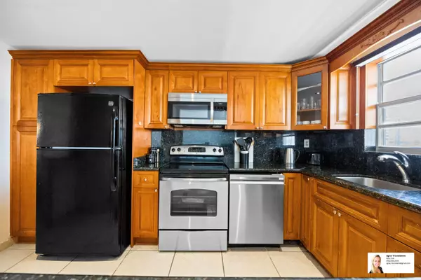 137 Golden Isles DR 501, Hallandale Beach, FL 33009