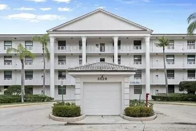 3526 Whitehall DR 106, West Palm Beach, FL 33401