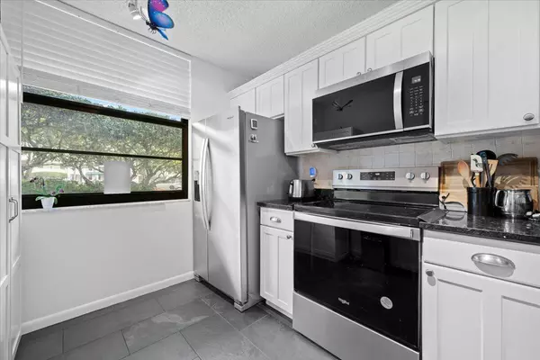 West Palm Beach, FL 33401,3526 Whitehall DR 106