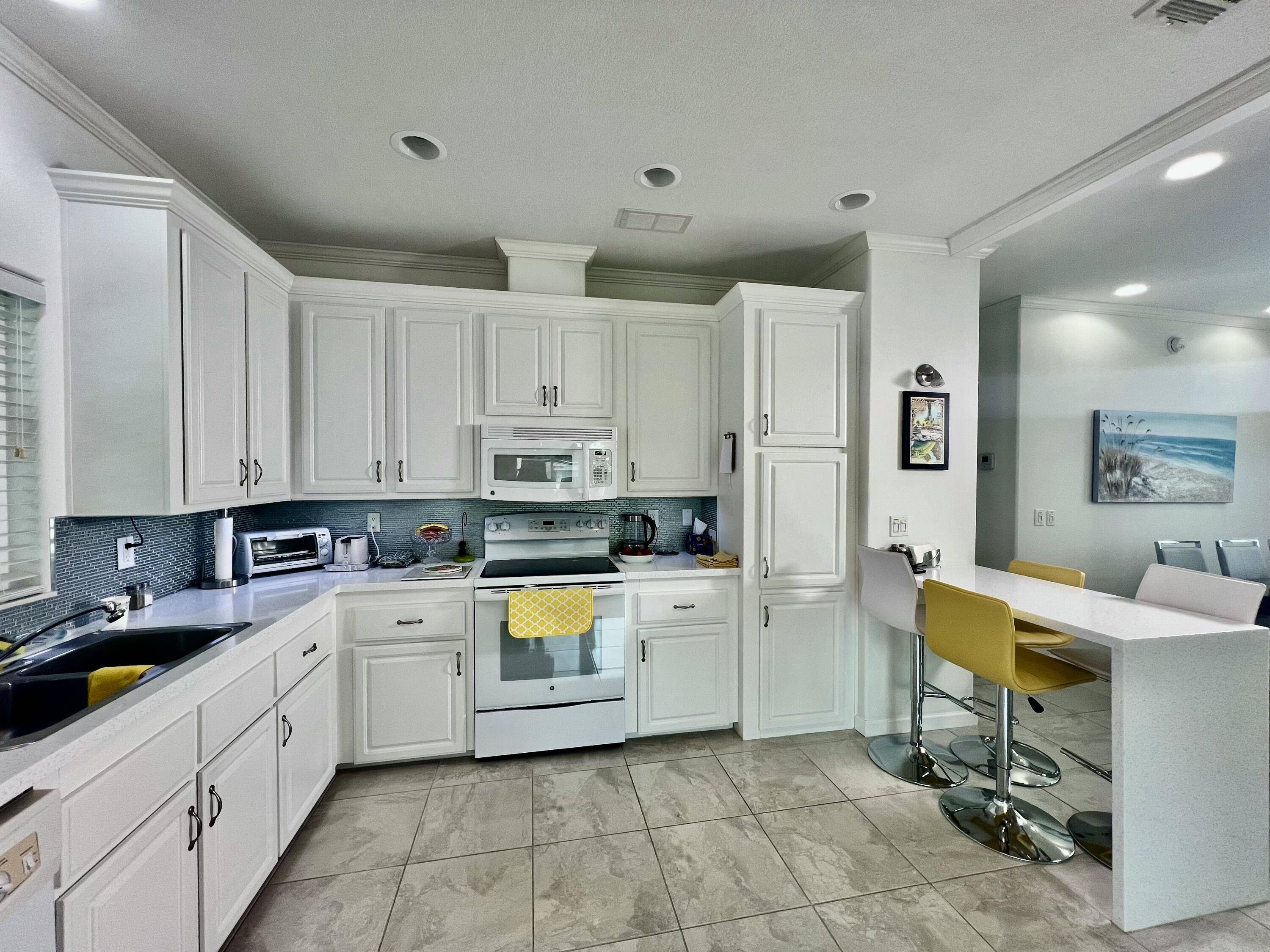 Deerfield Beach, FL 33442,413 Hibiscus DR