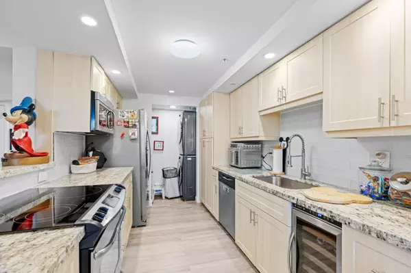 Boca Raton, FL 33487,899 Jeffery ST 112