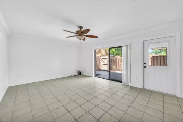Jupiter, FL 33458,825 Center ST 49a