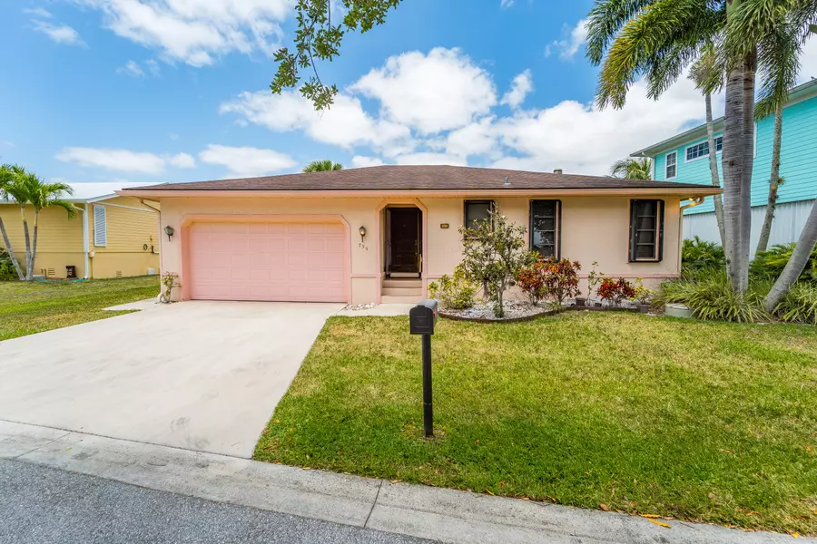 735 SW Salerno RD, Stuart, FL 34997