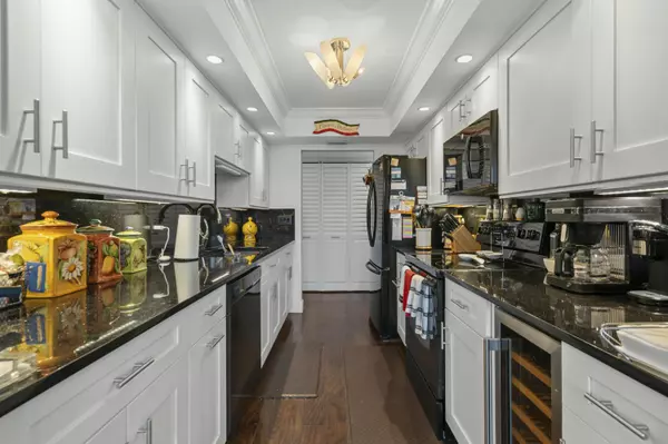 Boca Raton, FL 33487,800 Jeffery ST 303