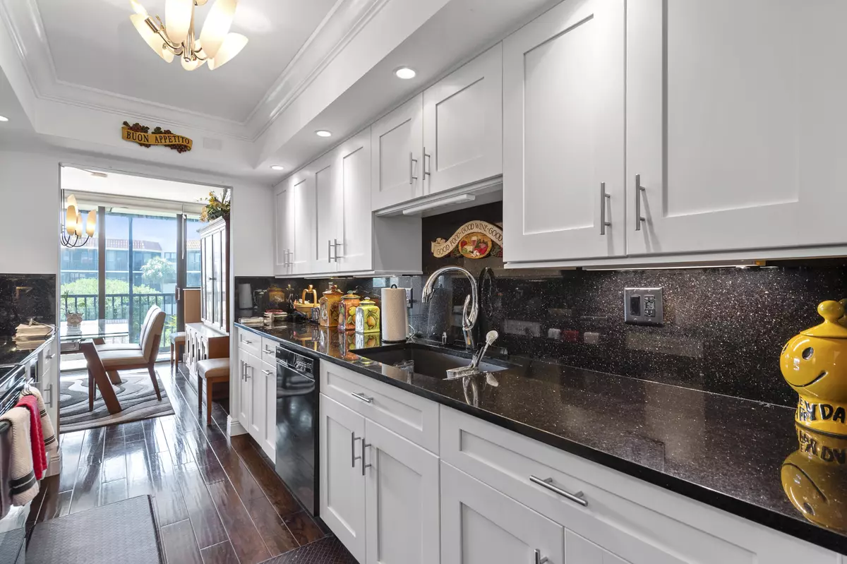 Boca Raton, FL 33487,800 Jeffery ST 303