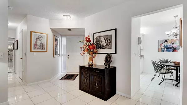 Boynton Beach, FL 33437,5171 Europa DR A