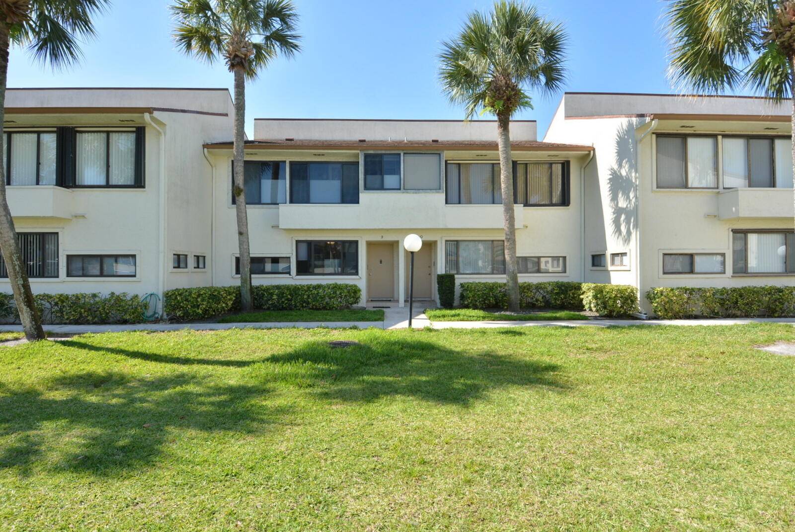 Stuart, FL 34994,950 S Kanner HWY Th9