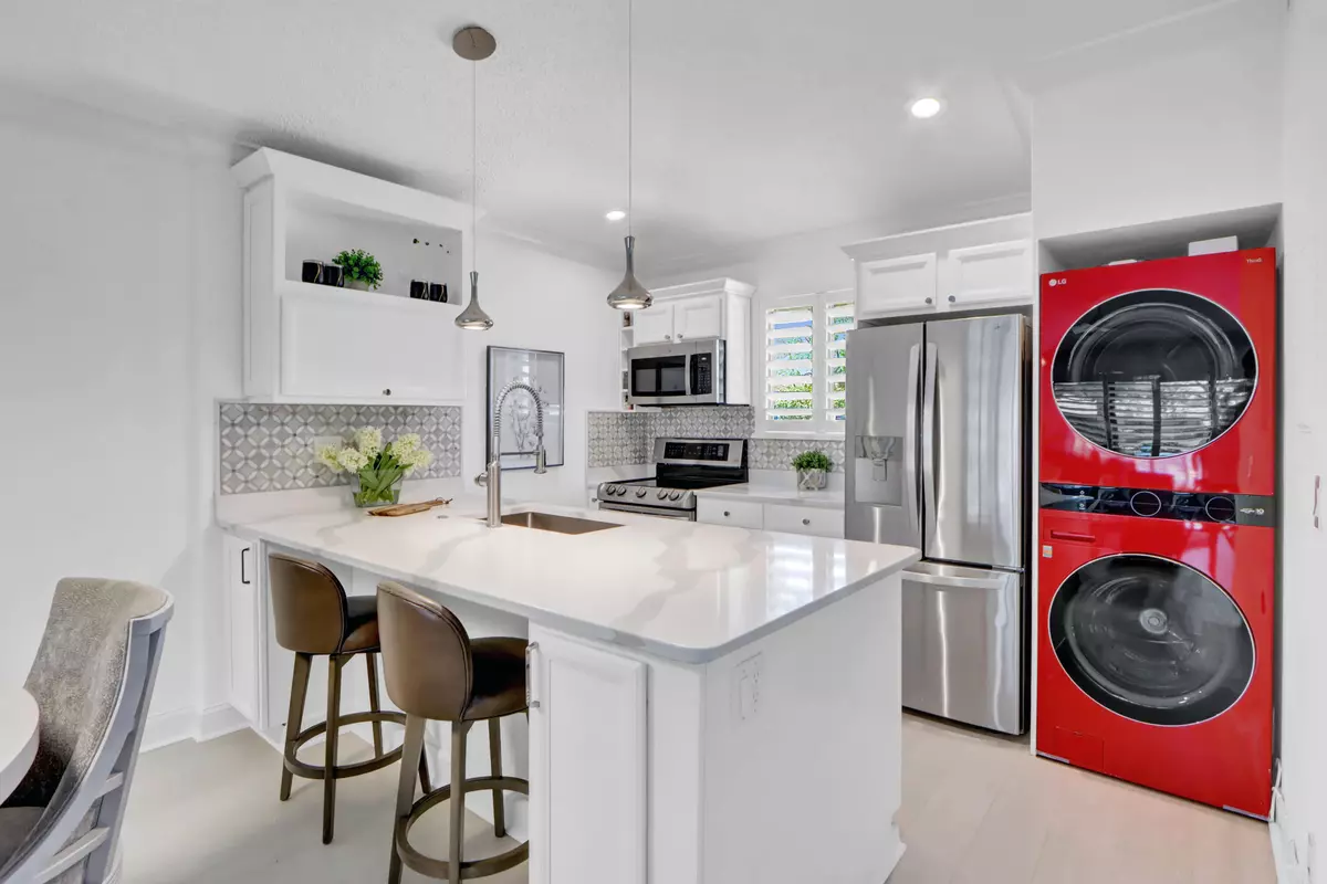 Palm Beach Gardens, FL 33418,603 Club DR 603