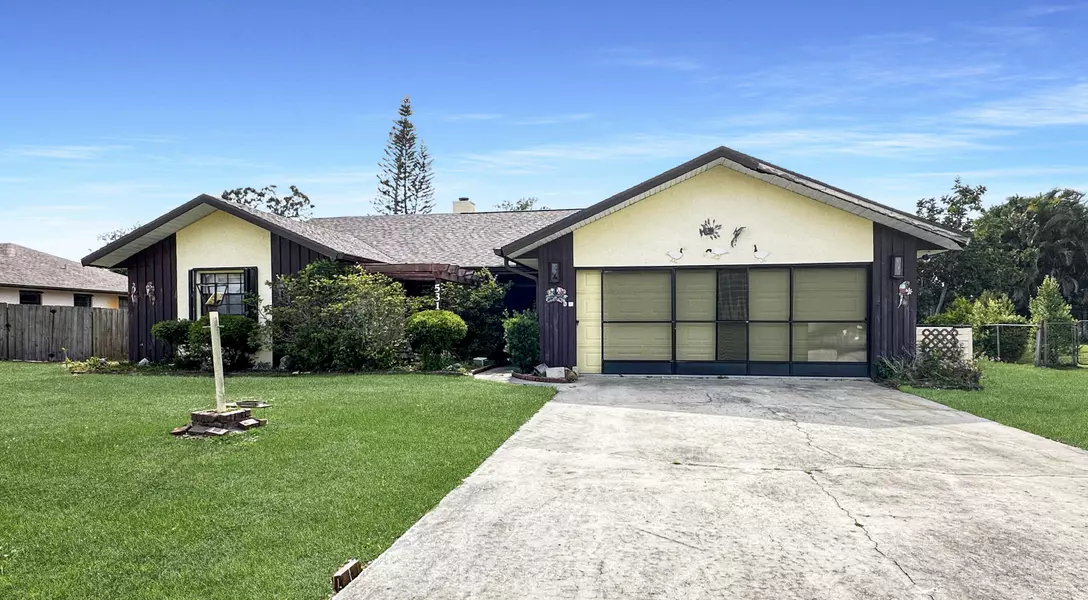 5310 E Echo Pines CIR, Fort Pierce, FL 34951