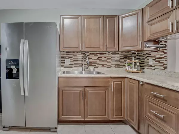 West Palm Beach, FL 33411,176 Lake Carol DR