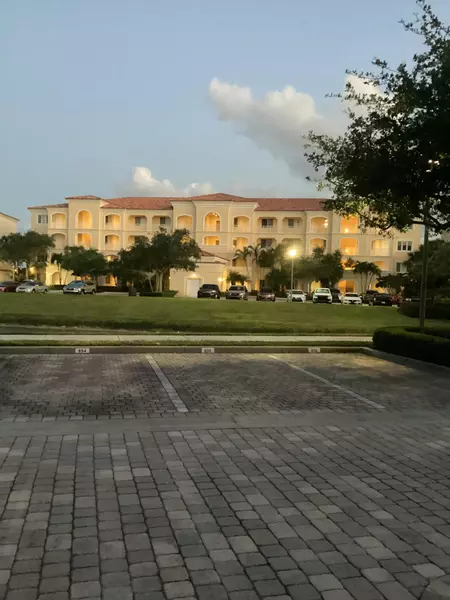 16 Harbour Isle DR 106, Fort Pierce, FL 34949