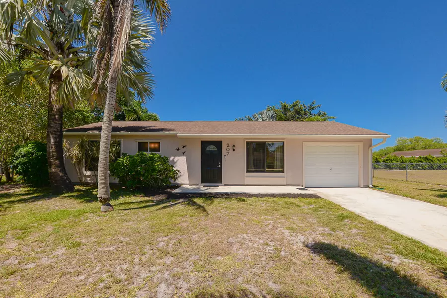 207 SW Bridgeport DR, Port Saint Lucie, FL 34953