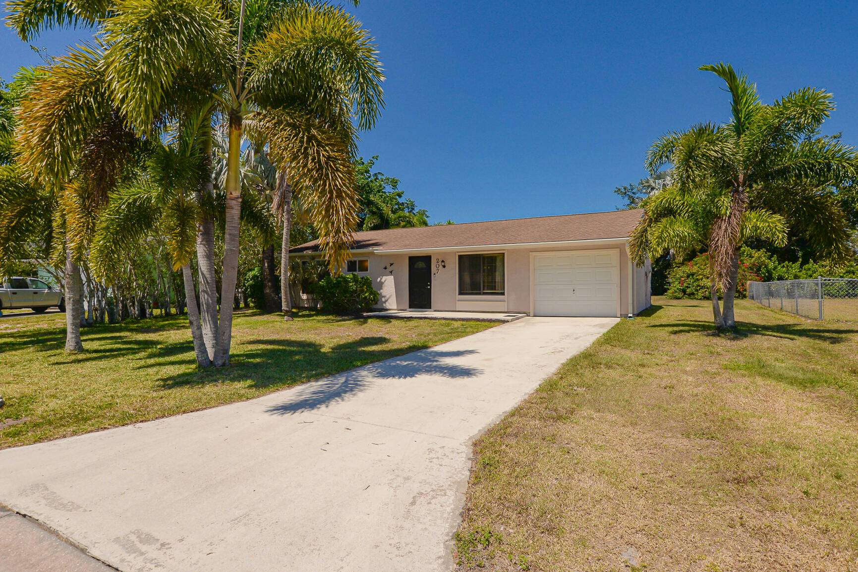 Port Saint Lucie, FL 34953,207 SW Bridgeport DR