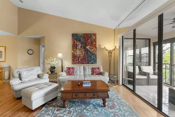 Boynton Beach, FL 33437,5155 Europa DR U