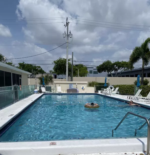 Lighthouse Point, FL 33064,2121 NE 42nd CT 102c