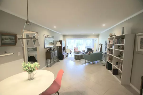 11 Westwood 203a AVE 203a, Tequesta, FL 33469