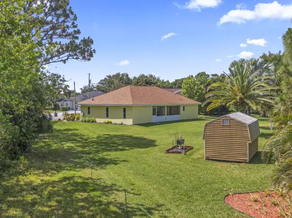 Port Saint Lucie, FL 34953,541 SW Saturn CT